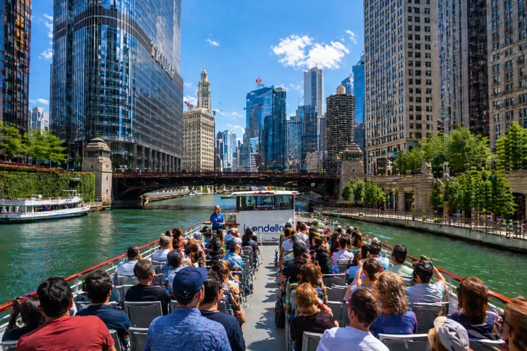 Chicago River architecture boat tour with skyscrapers